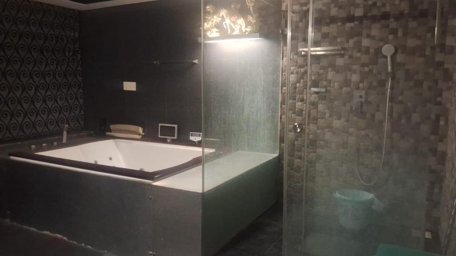 Tvh Park Rozalia Hostel Τσενάι Εξωτερικό φωτογραφία